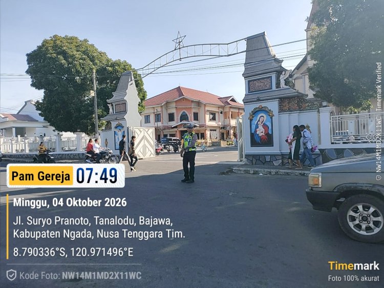 Pastikan Misa Aman dan Arus Lalu Lintas Lancar, Satlantas Polres Ngada Hadir di Gereja MBC Bajawa