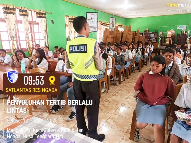 Polisi Peduli Pendidikan, Satlantas Polres Ngada Edukasi Pelajar SMAN 1 Golewa tentang Etika dan Tertib Berlalu Lintas